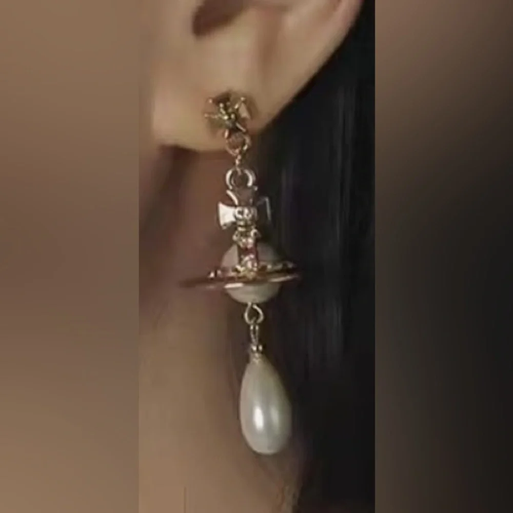 vivienne westwood Crystal saturn Pearl Dangle earrings - Picture 2 of 4